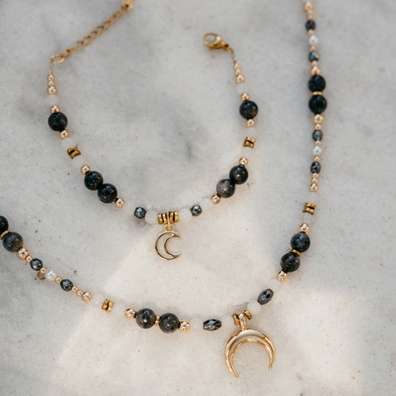 Zestaw „Księżycowa Bogini” – naszyjnik i bransoletka z labradorytu, kryształu górskiego i hematytu. Poczuj kobiecą moc i intuicję w świetle księżyca