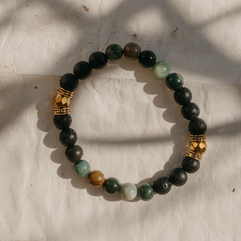 Odkryj bransoletę męską „Puls Ziemi” z agatu indyjskiego, lawy i hematytu — stabilność i ochrona.