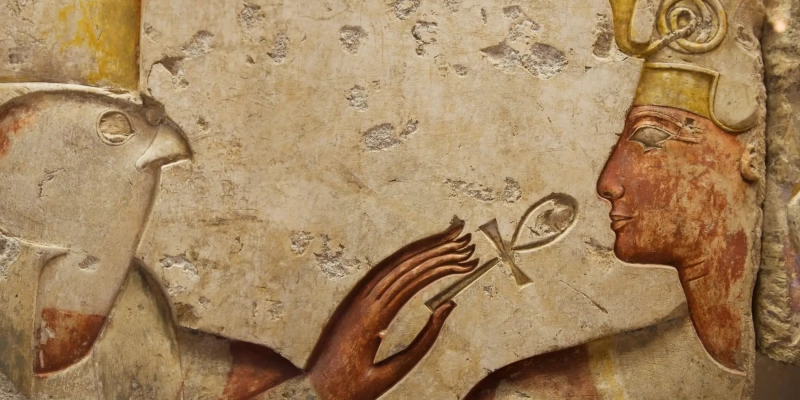 mini. Amulet i talizman w kulturze starożytnego Egiptu – symbol ankh i ochrona energetyczna